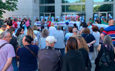 Trabajadores de Leganés se concentran a las puertas del Pleno