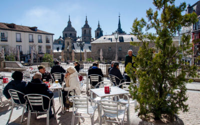 Los bares de San Lorenzo de El Escorial podrán situar televisiones en las terrazas este sábado