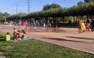 Los vecinos de Leganés se refrescan en las fuentes “ante la falta de plazas de piscinas”