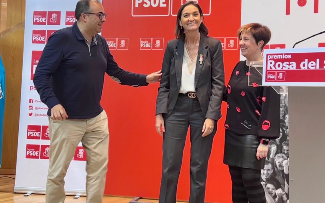 Reyes Maroto recibe el premio Rosa del Sur del PSOE de Leganés