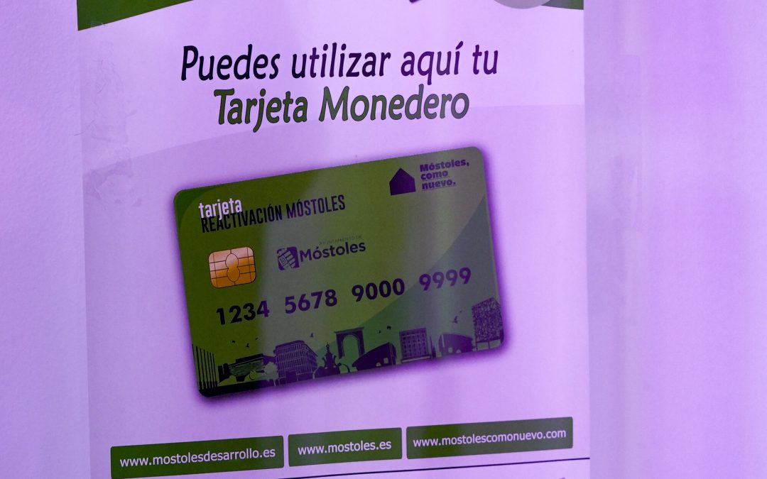Móstoles empieza a repartir las tarjetas monedero para productos de primera necesidad