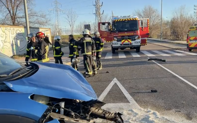 Un accidente entre dos coches en Leganés deja a un hombre 51 años herido grave y otros cuatro jóvenes implicados