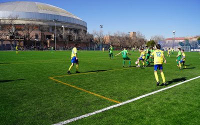 Uno de los campos de fútbol de «Mercacentro» ya cuenta con césped artificial de última generación