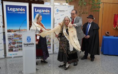 Elisa Espinazo se convierte en “alcaldesa honorífica” de Leganés en la fiesta de Las Águedas