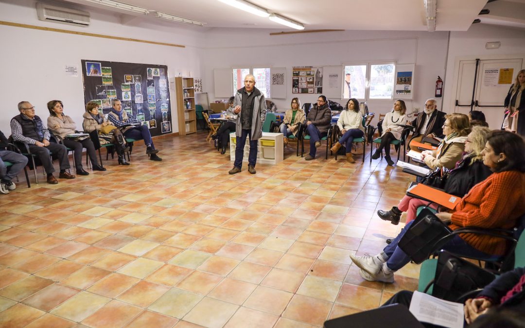 Los mayores de Móstoles aprenden valores nutricionales en «Escuela de Abuelos»
