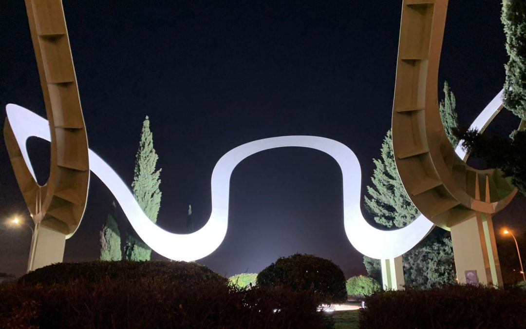 Restaurada la escultura “de las ondas” ubicada en una de las rotondas de entrada a Leganés