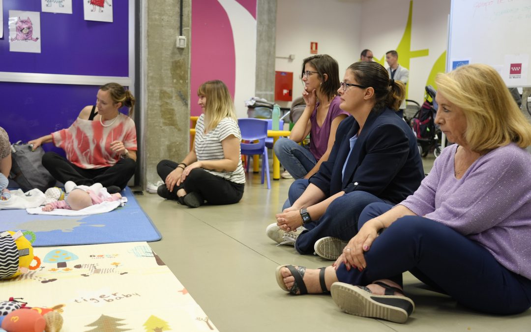 Madres y padres primerizos de Móstoles encuentran en “Criando en tribu” un espacio para compartir experiencias y dudas