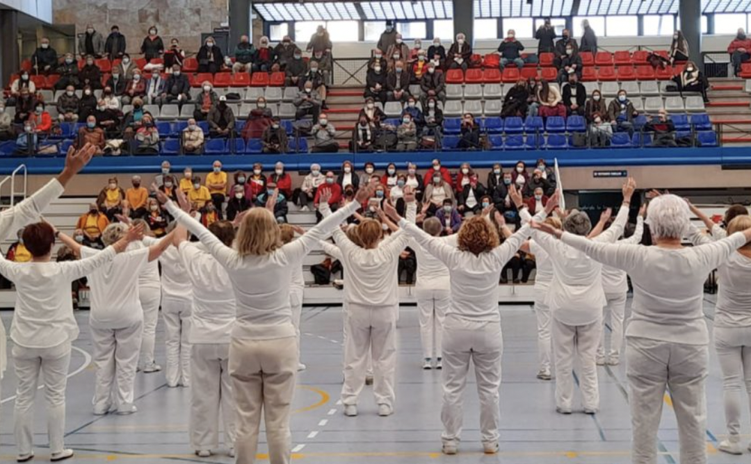 San Lorenzo de El Escorial exhibe la buena forma de sus mayores en el XXIV Encuentro de Grupos de Gimnasia y la III Marcha Ciclicoturista MTB Seniors