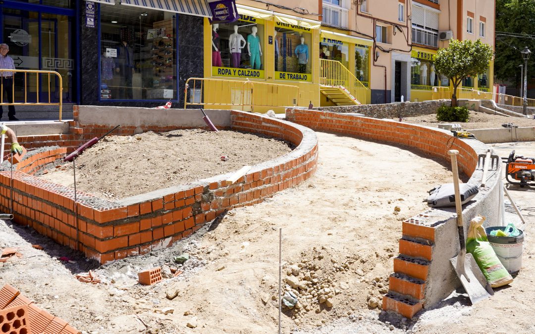 La Alcaldesa de Móstoles comprueba el avance de las obras de reacondicionamiento del barrio Cerro Prieto