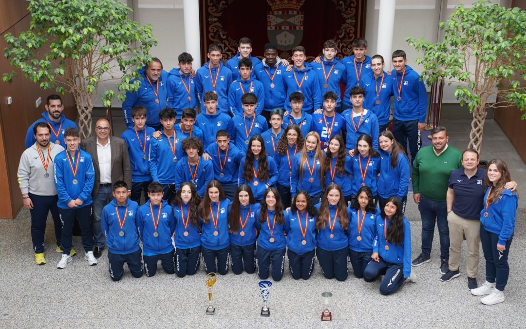 El Club Voleibol Leganés celebra los éxitos de sus jóvenes talentos en los Campeonatos de España