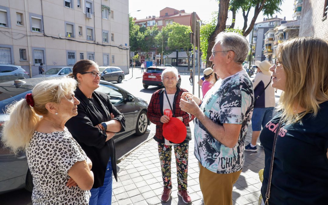 Cuatro grupos de mayores en Móstoles caminan semanalmente por la salud y el bienestar