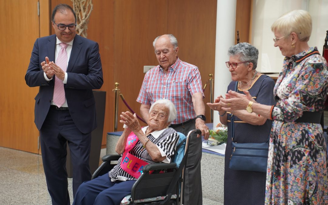 La pepinera Carmen López Carmona celebra su 103 cumpleaños rodeada de su familia y homenajeada por su ciudad