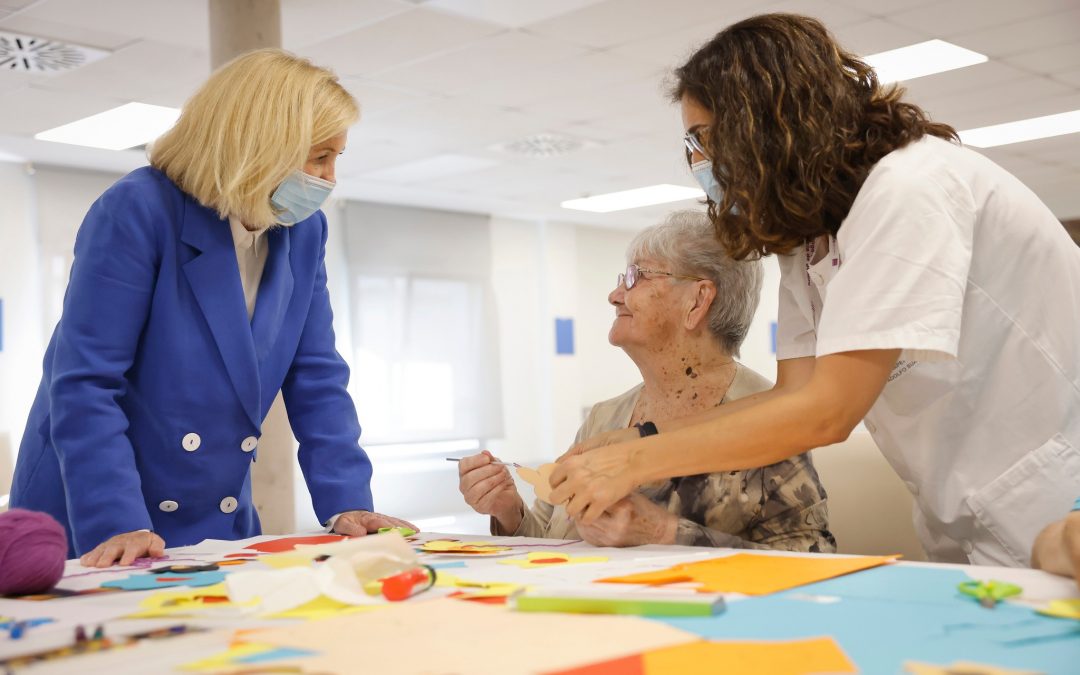 Madrid impulsa el bienestar cognitivo de los adultos mayores a través de talleres y actividades