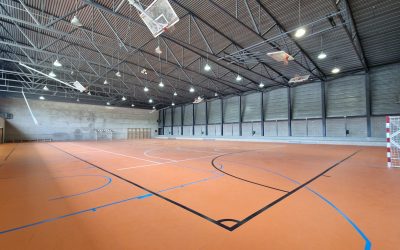 Se renueva el pavimento del pabellón deportivo M4 María José Calero para mejorar las instalaciones
