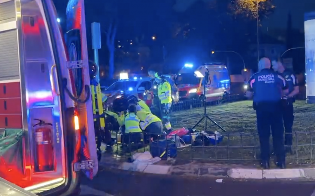 Un motorista de 32 años en estado grave tras accidente en el centro de Madrid