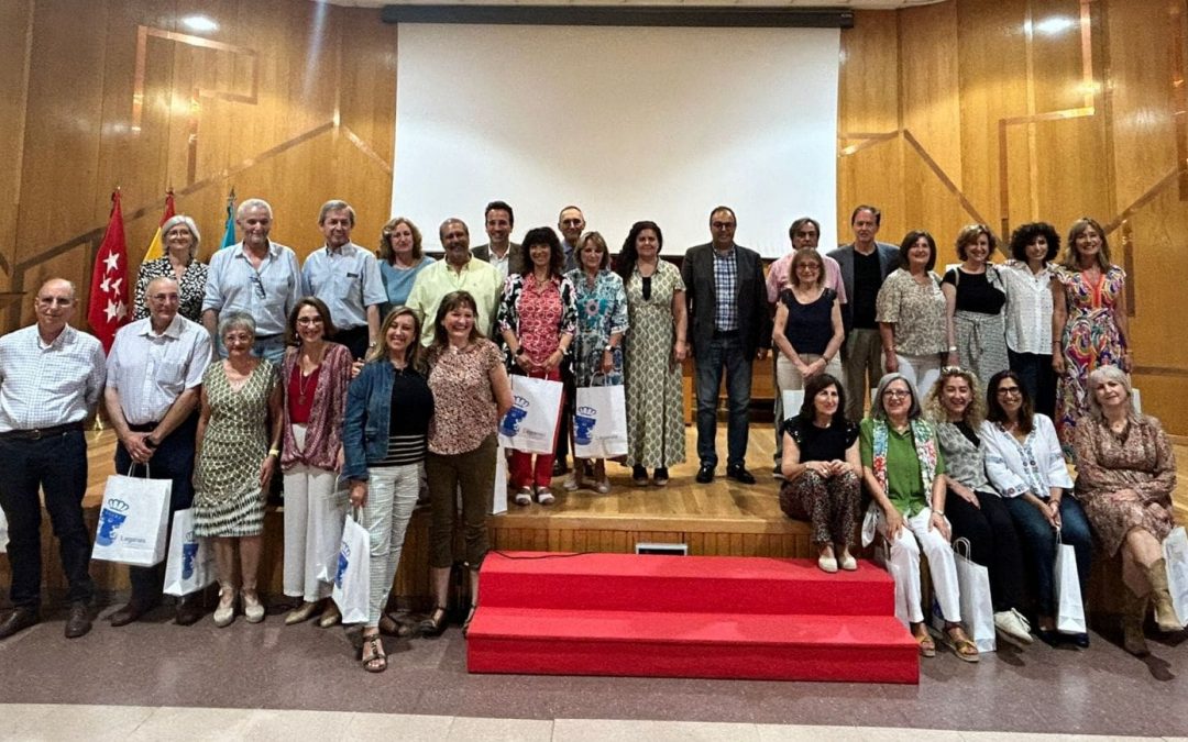 Leganés rinde homenaje a los maestros jubilados por su dedicación a la educación