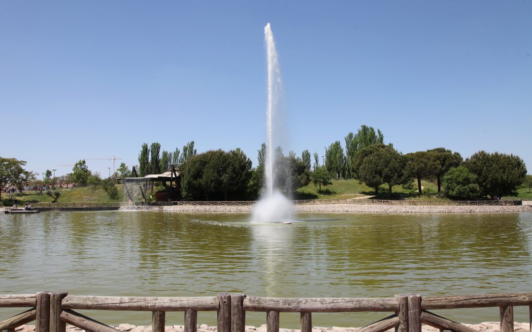 El Ayuntamiento de Getafe llena de agua el lago grande del parque de La Alhóndiga en el Sector 3