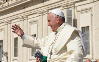 El Papa Francisco es operado de urgencia por una hernia