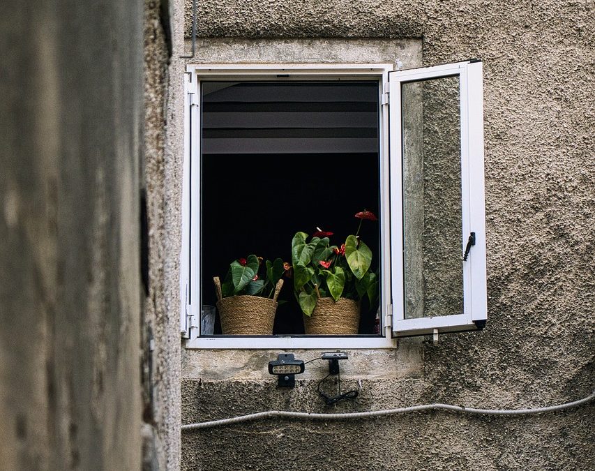 Detenido hombre por colarse por la ventana de su expareja para estrangularla en Madrid