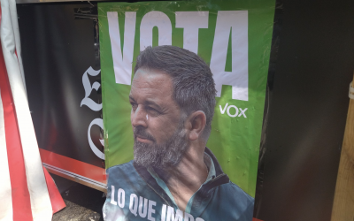 Ataque a la caseta de VOX en Puente de Vallecas deja cinco heridos leves