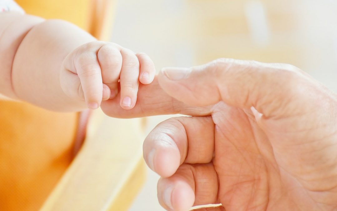 Más de 100 familias de Puente de Vallecas protestan por la falta de pediatras en el distrito