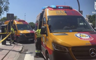 Un hombre de 55 años apuñalado en la plaza de Tirso de Molina