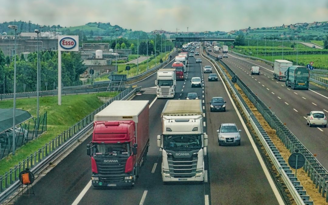 Un accidente entre un camión y una furgoneta genera retenciones en la A-6 en Torrelodones