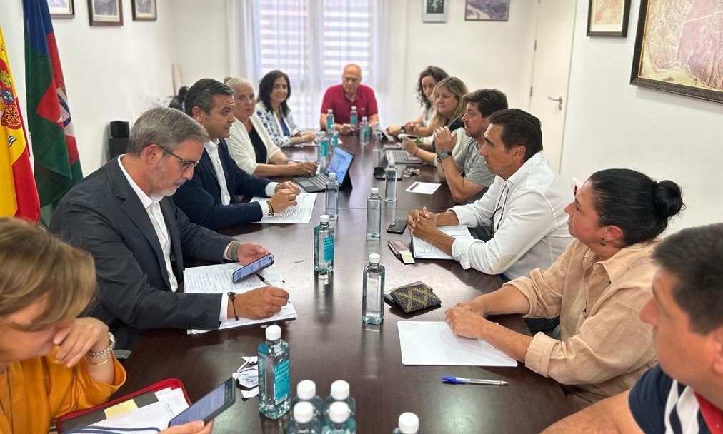El consejero Rodrigo se reúne con alcaldes para explicar las actuaciones ante la DANA