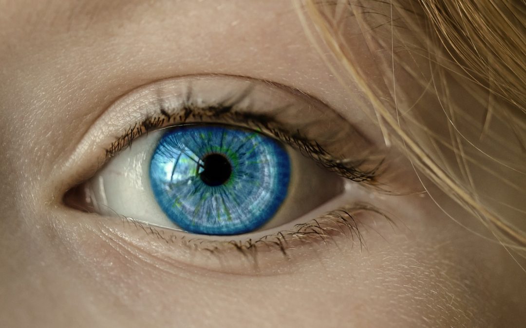 Móstoles se ilumina de azul por el Día Internacional de la Retina