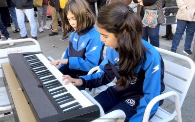 Los niños del Liceo San Pablo dan un concierto en la Plaza de España