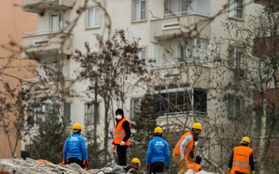 Derrumbe de un taller en Carabanchel deja un herido grave