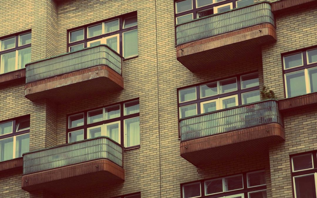 El hombre que se precipitó al vacío de un piso en Puente de Vallecas intentaba robar