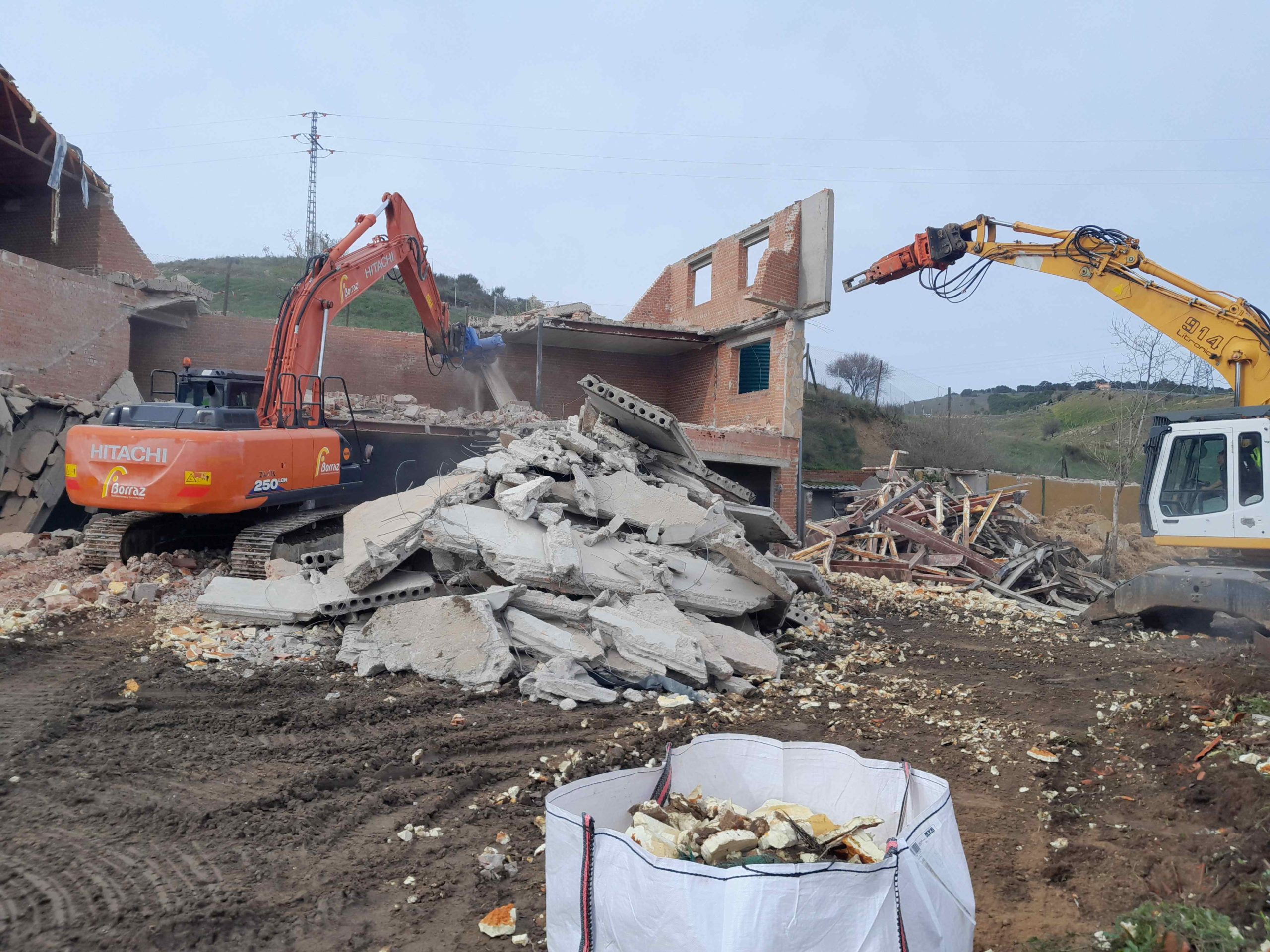 C. de Madrid- La Comunidad de Madrid rehabilita área protegida en El Molar tras demolición de edificación ilegal