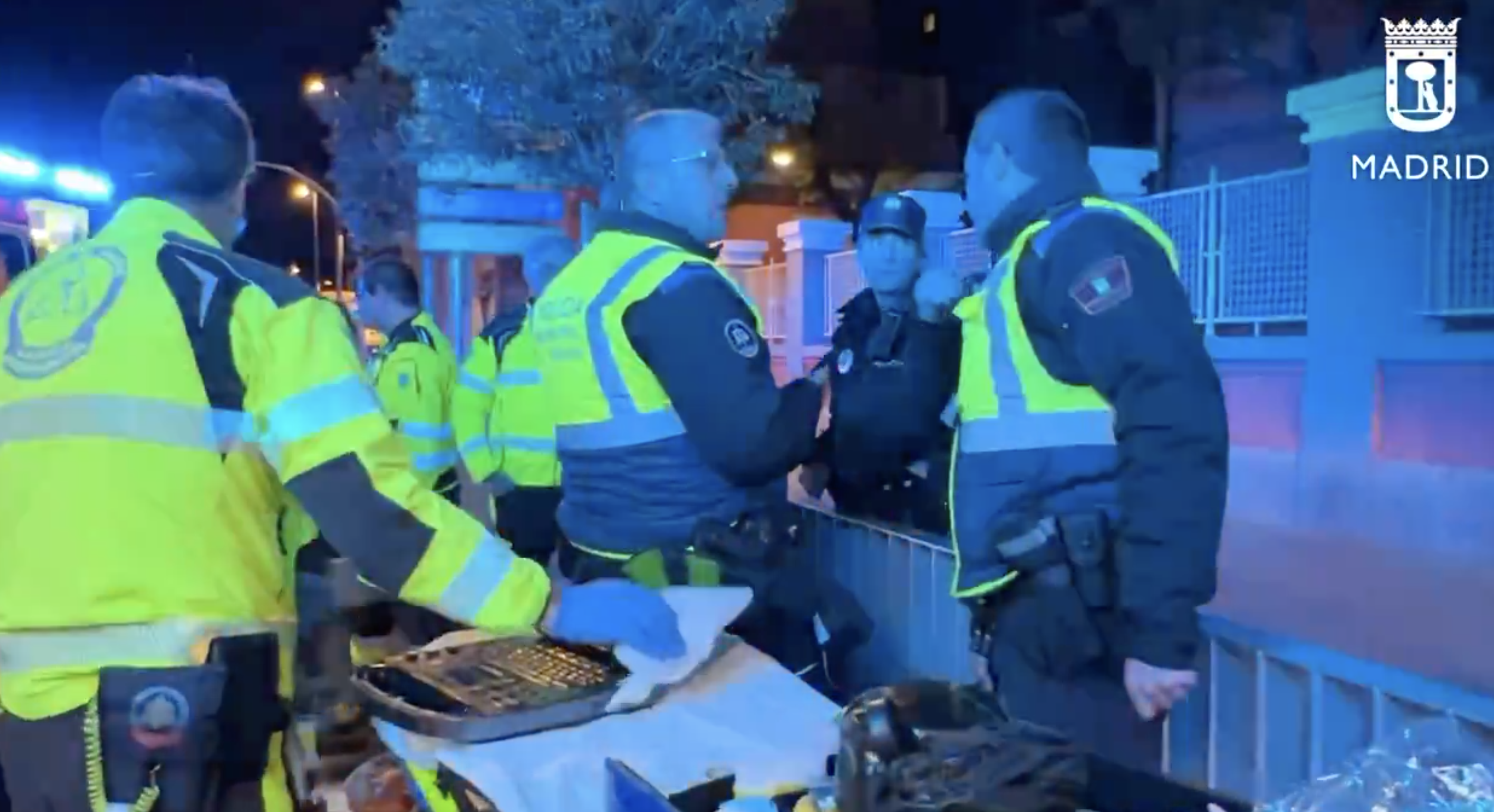 Emergencias Madrid.-Muere un repartidor de comida en la Avenida Ciudad de Barcelona tras chocar con un taxi