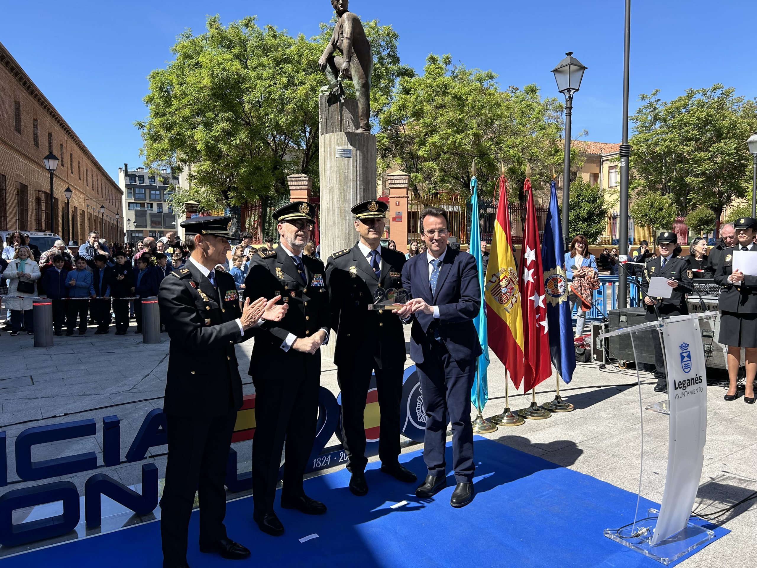 Ayuntamiento de Leganés.- Leganés inaugura la Plaza de la Policía Nacional como homenaje por el 200 aniversario de su fundación