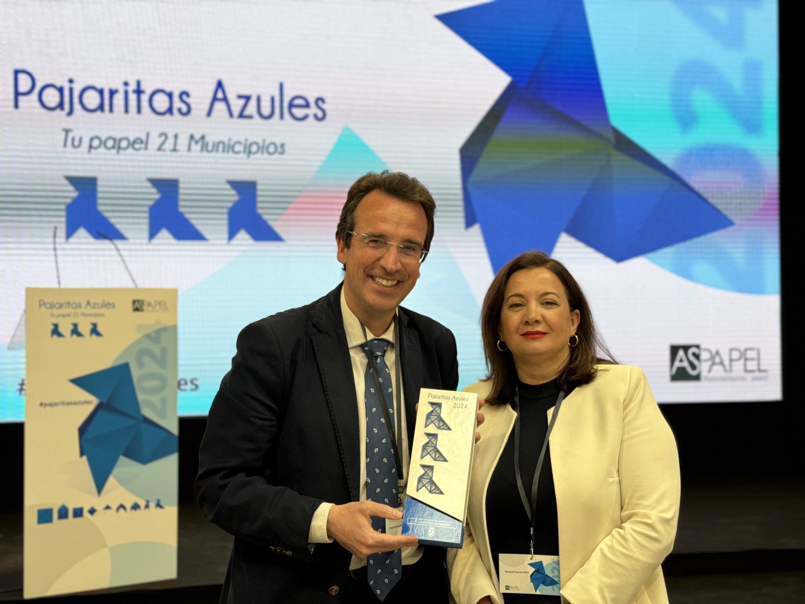 Ayuntamiento de Leganés.-Leganés recibe tres Pajaritas Azules como premio a su reciclaje de papel en 2023, un 45% más que en 2021