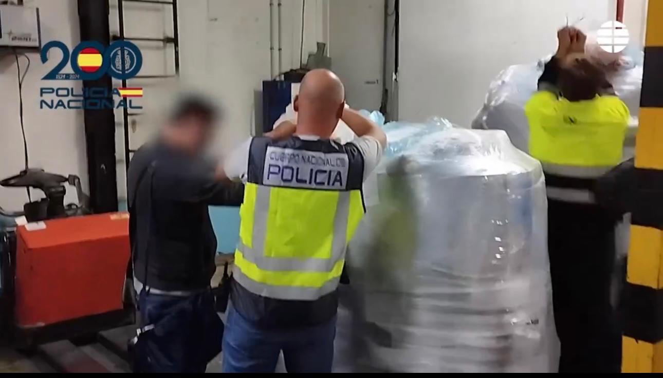 Policía Nacional - Desarticulada una red criminal dedicada a la exportación fraudulenta de jamones por valor de 17 millones de euros