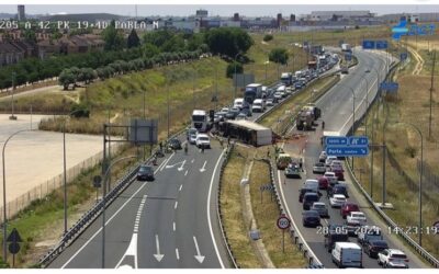 Un camión vuelca en Fuenlabrada dejando dos heridos en la A-42