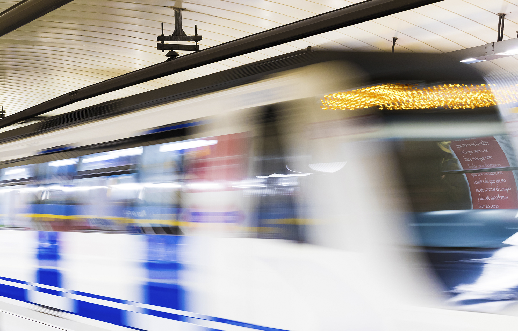 En el metro de Moncloa fallece un hombre tras caer a las vías