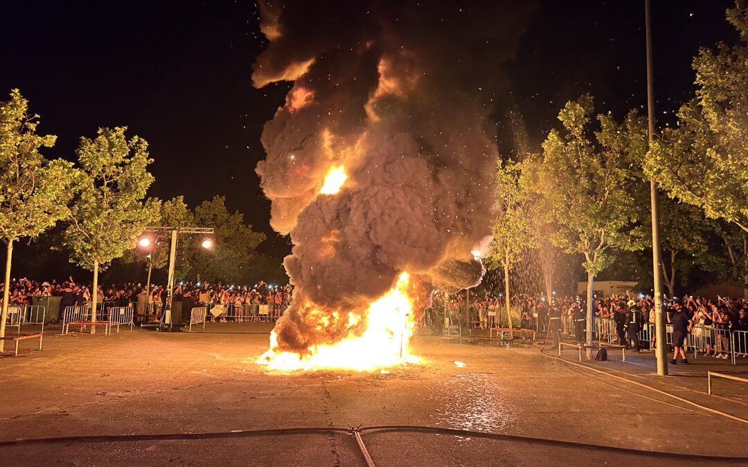 Más de 4.500 personas quemaron sus deseos en la hoguera de San Juan en Zarzaquemada