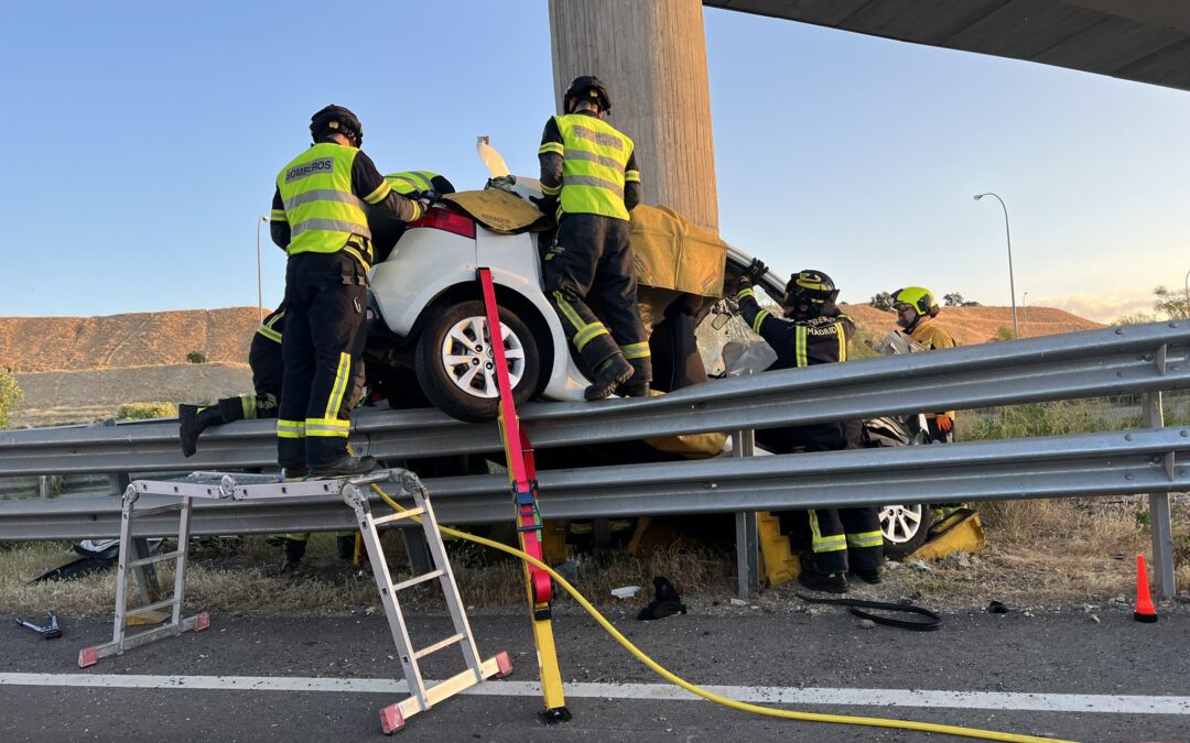 Muere un hombre al chocar su coche contra un puente en la M-45 en Vallecas