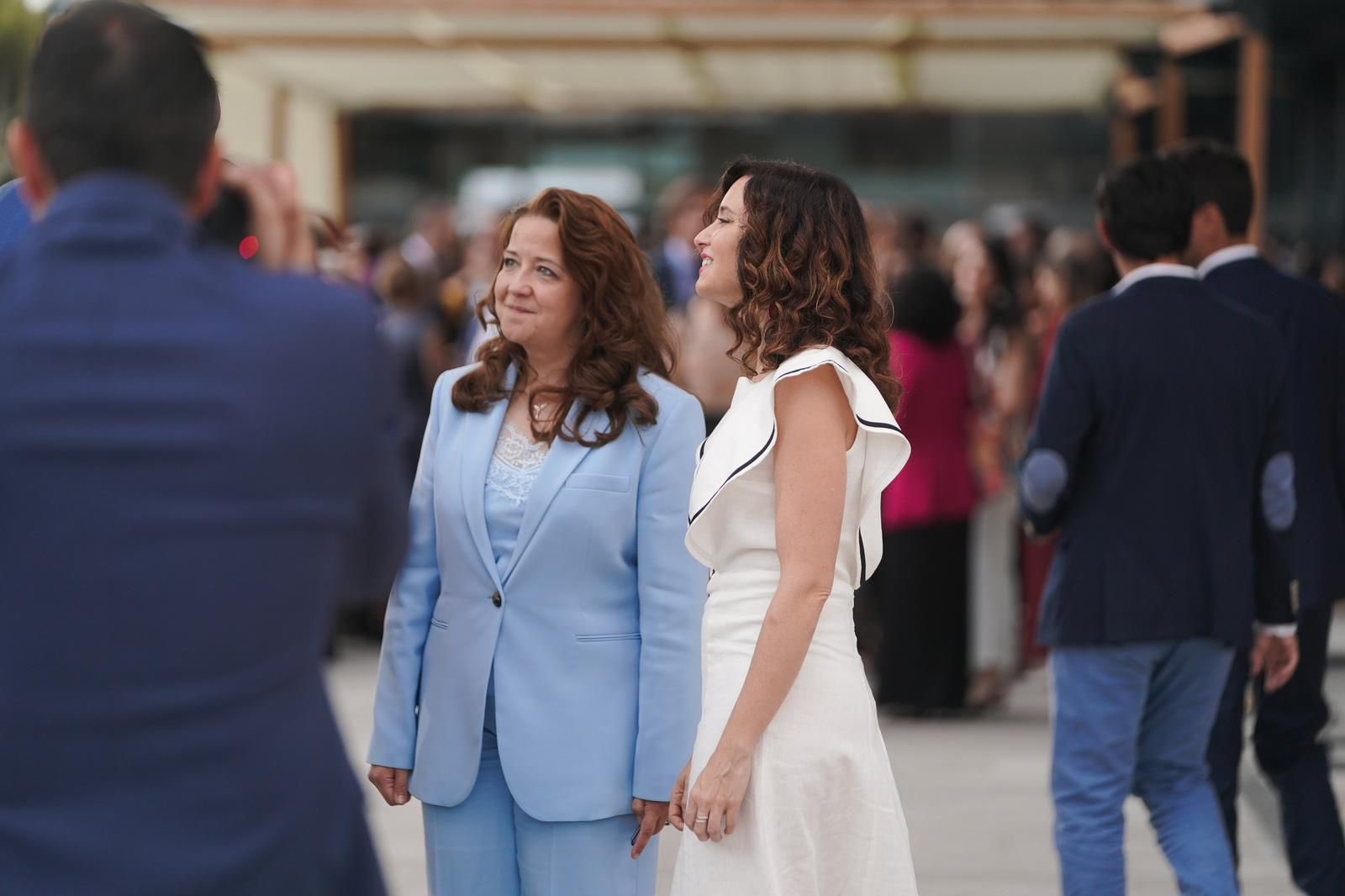 Isabel Díaz Ayuso llama a agilizar la homologación de títulos médicos extracomunitarios para fortalecer la sanidad española