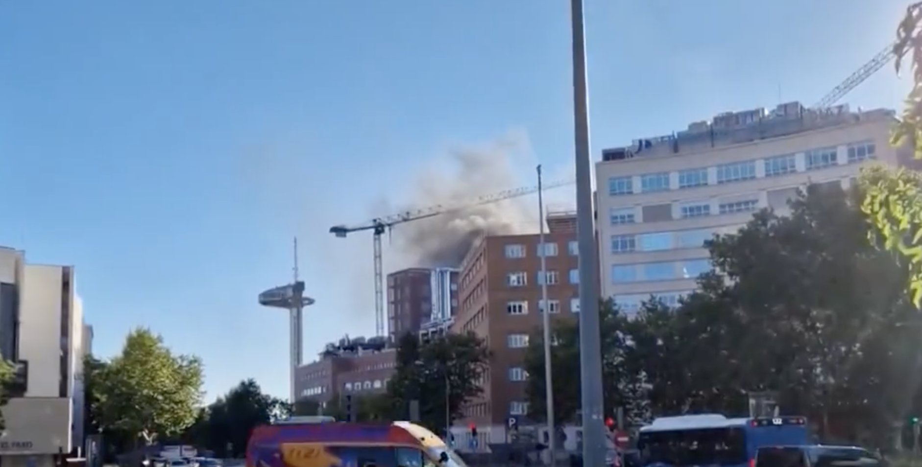 Emergencias Madrid- Extinguido el incendio en la Fundación Jiménez Díaz