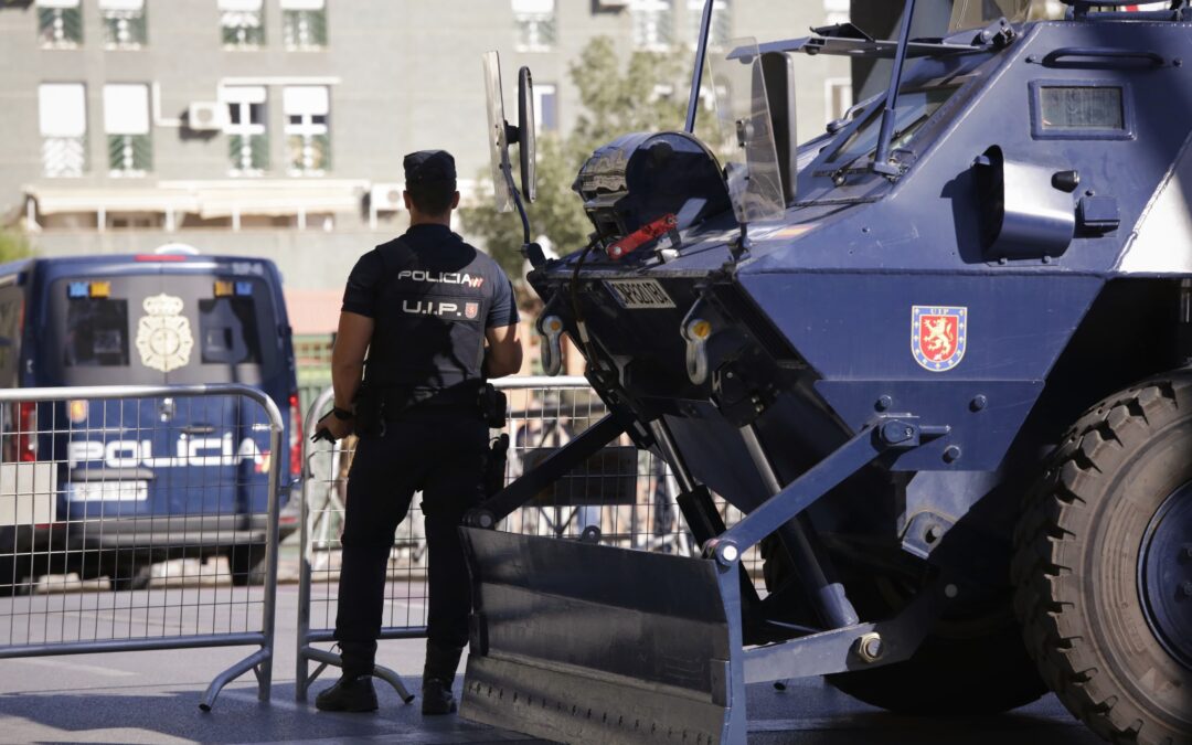 Detenido el hombre que roció a tres personas con líquido inflamable en Puente de Vallecas