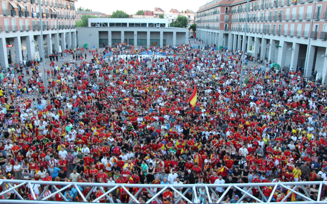Miles de vecinos vibraron en la Plaza Mayor de Leganés con el triunfo de España en la Eurocopa