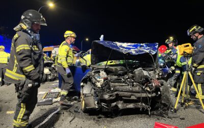 Dos heridos graves en un accidente en la M-40 por colisión frontal de vehículos, uno circulaba en sentido contrario