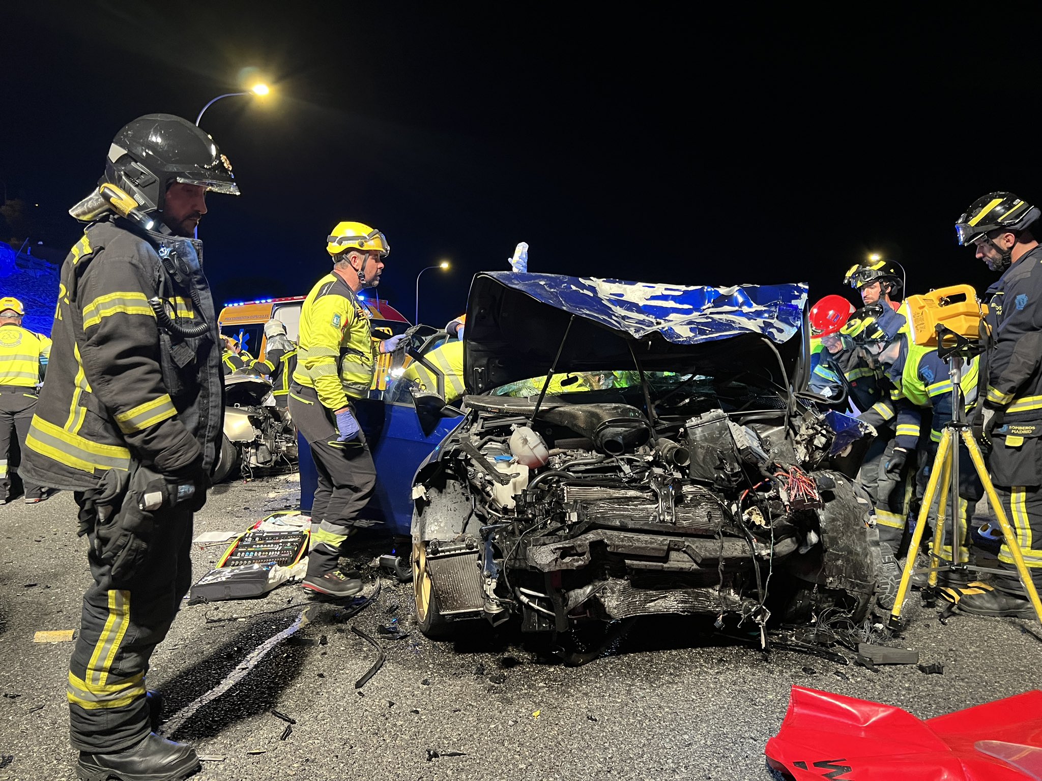 Dos heridos graves en un accidente en la M-40 por colisión frontal de vehículos, uno circulaba en sentido contrario