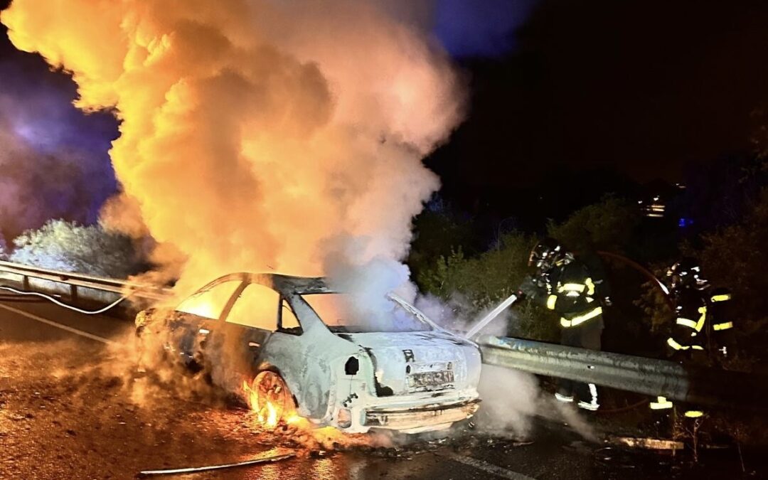 Extinguido un incendio en un vehículo en Sevilla la Nueva