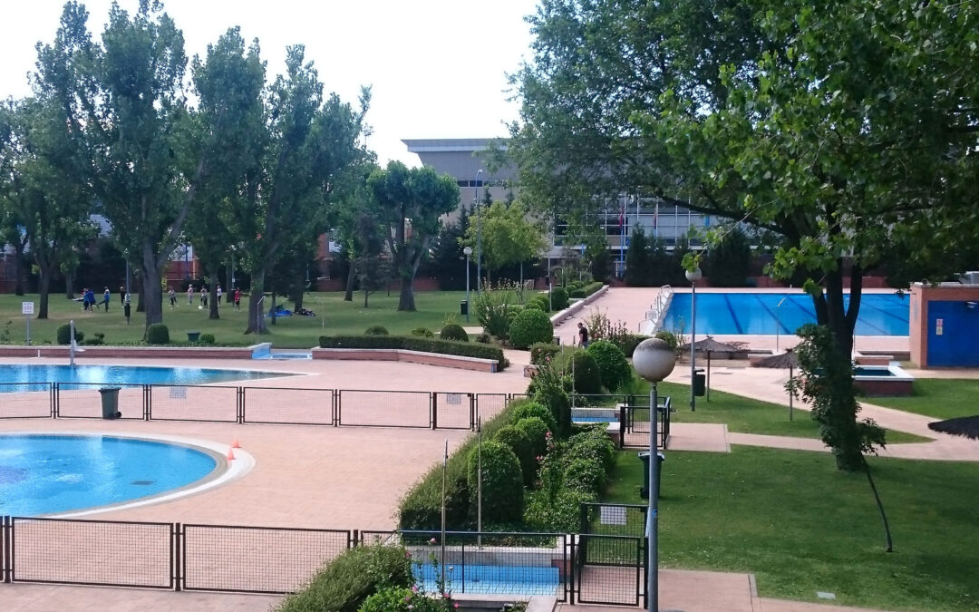 Los vecinos de El Carrascal en Leganés sufren por las noches por ruidos procedentes de la piscina