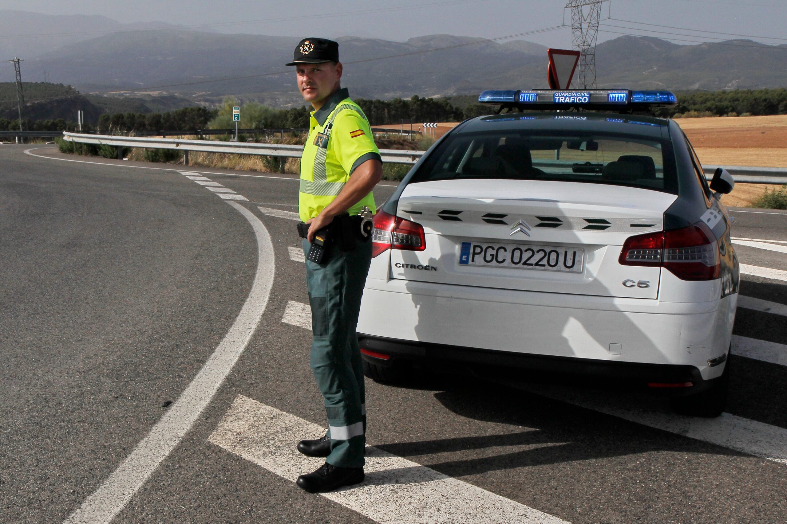 Un hombre detenido tras embestir un vehículo de la Guardia Civil en la M-413